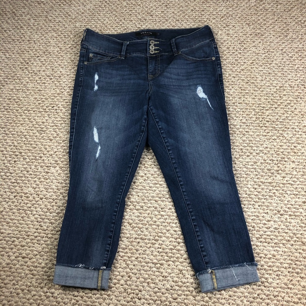SOLD ❗️Torrid Distressed Jegging Capris Size 14